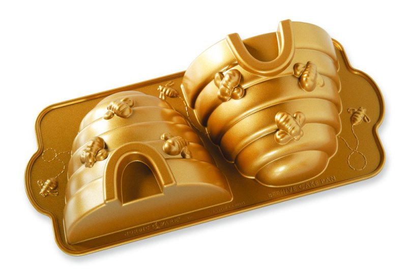 Nordic Ware Forma na bábovku včelí úl 3D zlatá, 2,3 l 54577