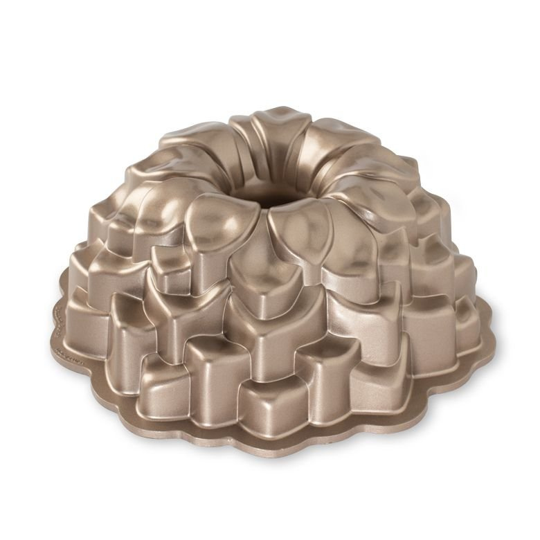 Nordic Ware Forma na bábovku Chryzantéma, karamelová, 2,4 l 87537