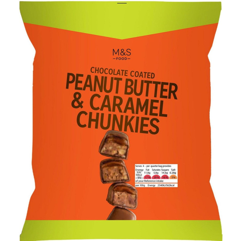 Marks & Spencer Čokoládové tyčinky s arašídovým máslem a karamelem