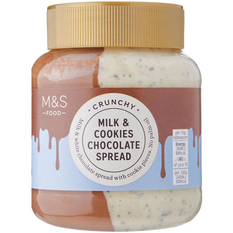 Marks & Spencer Pomazánka s příchutí mléčné a bílé čokolády s kousky sušenek
