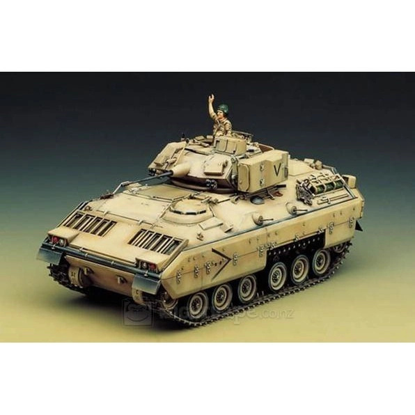 Academy Model Kit tank 13237 M2 BRADLEY IFV CF 36 13237 1:35