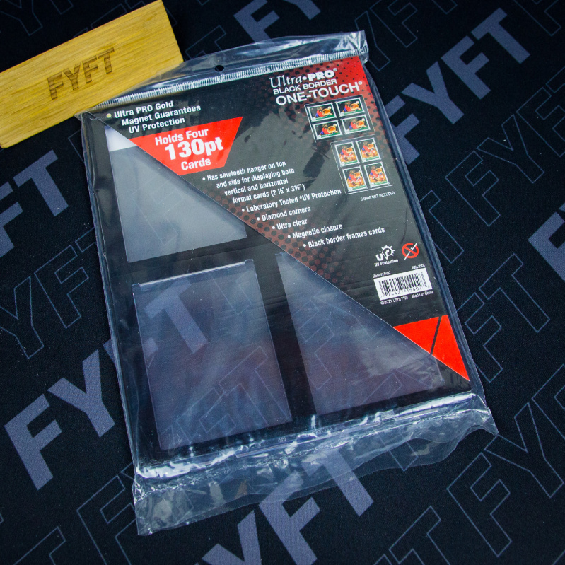 Rámeček na 4 karty - UltraPro 4-Card Black Border One-Touch Magnetic Holder 130pt