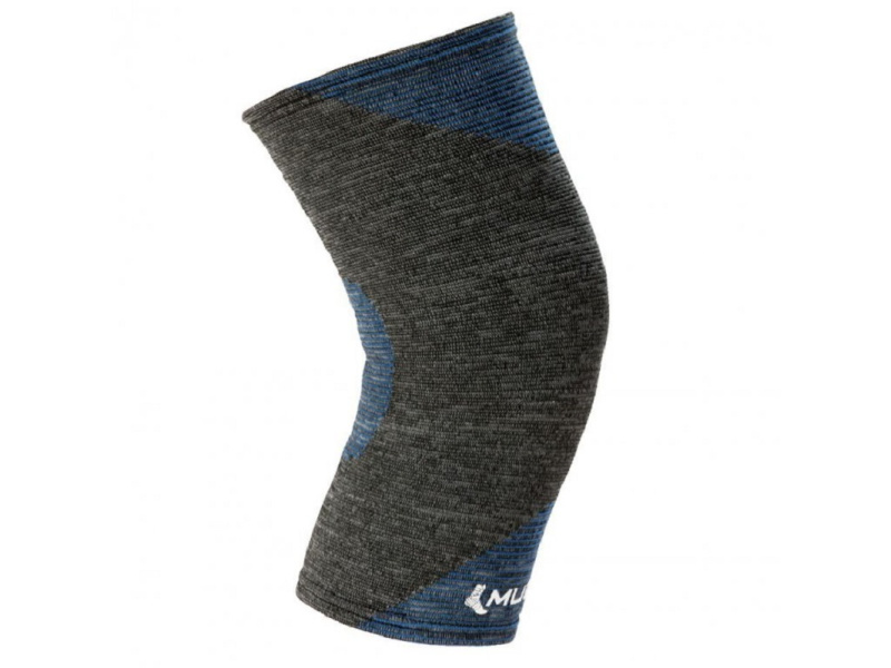MUELLER 4-Way Stretch Premium Knit Knee Support bandáž na koleno velikost L/XL