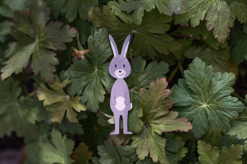 BeWooden Dřevěná nálepka na zeď i jinde zajíček Karlíček