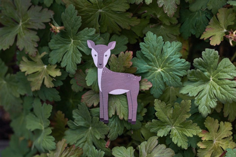 BeWooden Dřevěná nálepka na zeď i jinam srnka Lenka