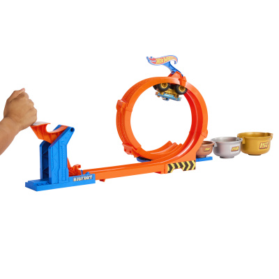 Hot Wheels Monster Trucks dráha se smyčkou a Bigfootem