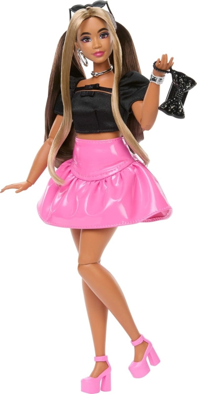 Mattel barbie® deluxe style modelka s růžovou vinylovou sukní a černým topem, jjn74