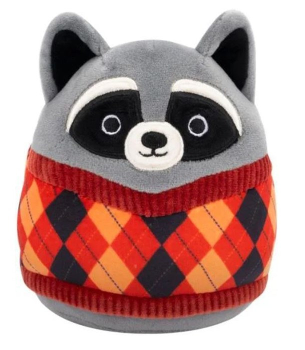 Squishmallows mýval ve svetru - rocky