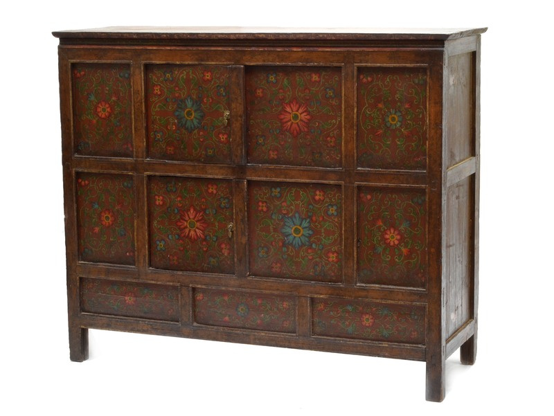 Sanu Babu Ručně malovaná dřevěná antik komoda z Tibetu, 126x43x105cm