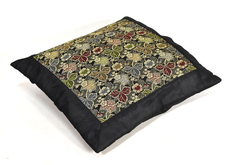 Sanu Babu Černý saténový povlak na polštář s výšivkou paisley, zip, 40x40cm (4E)