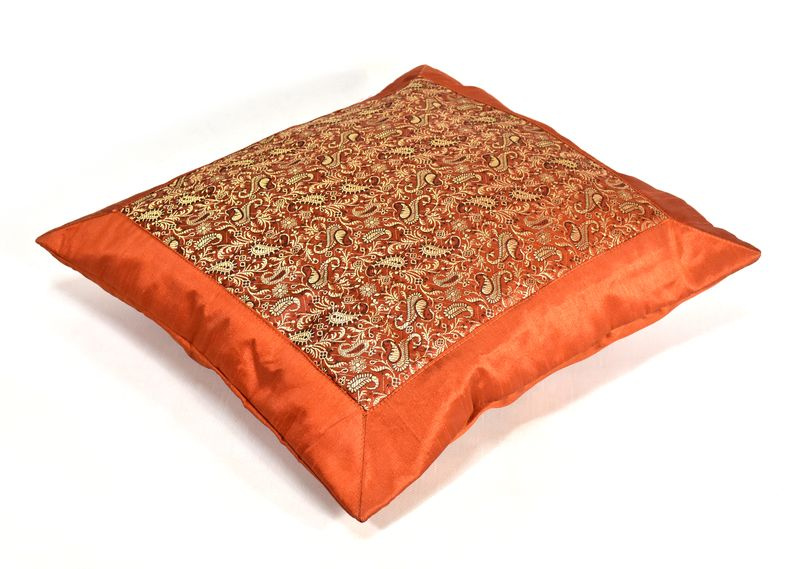 Sanu Babu Cihlový saténový povlak na polštář s výšivkou paisley, zip, 40x40cm