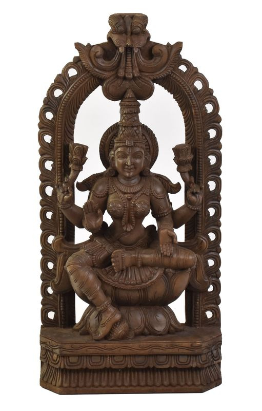 Sanu Babu Dřevěná socha Laxmi z jižní Indie, rain tree wood, 33x11x69cm