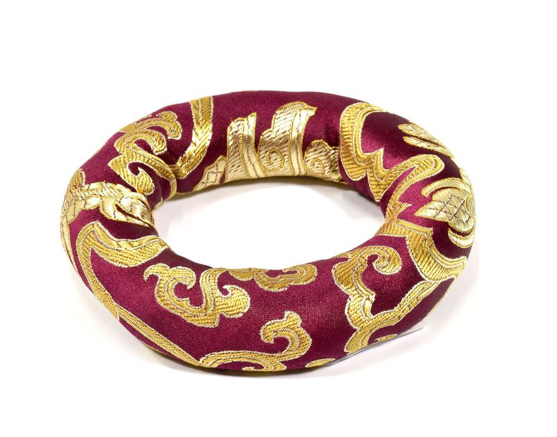 Sanu Babu Podložka pod tibetskou mísu z fialového brokátu, prům. 10cm (8C)