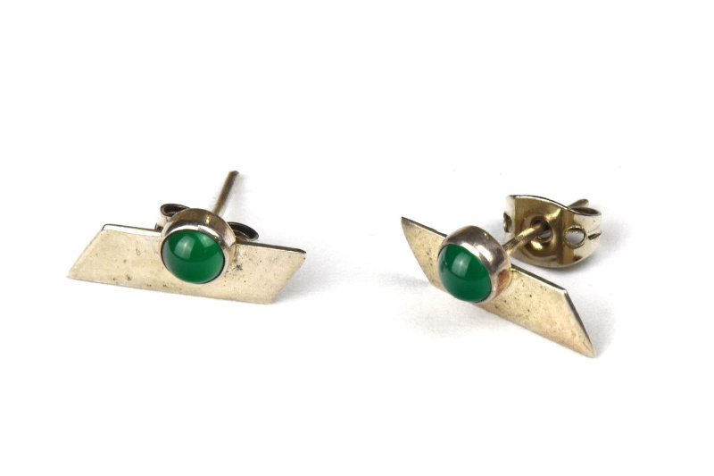 Sanu Babu Stříbrné náušnice, pár, zelený kamínek, 13x7mm, zapínání na puzetu (AG 925)
