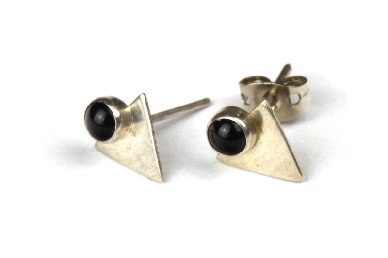 Sanu Babu Stříbrné náušnice, pár, černý kamínek, 10mm, zapínání na puzetu (AG 925) (DB)