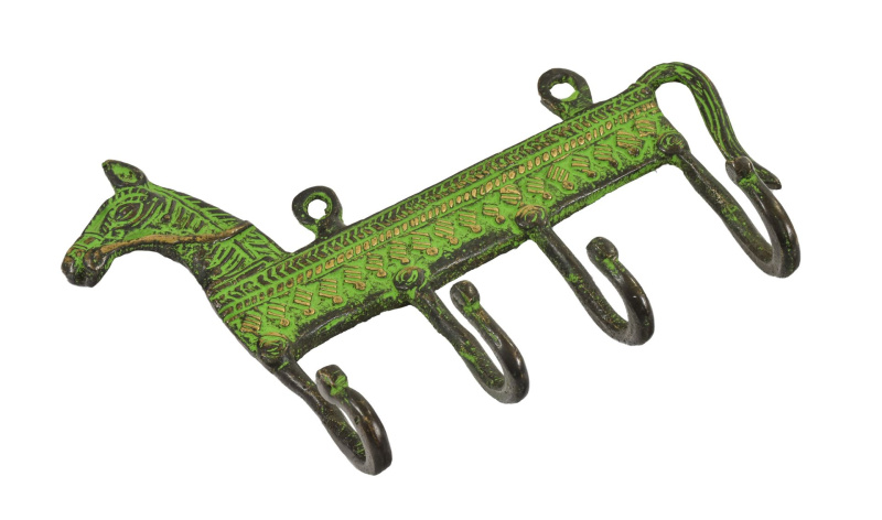 Sanu Babu Věšáček kůň, "Tribal Art", zelená patina, mosaz, čtyři háčky, 18cm