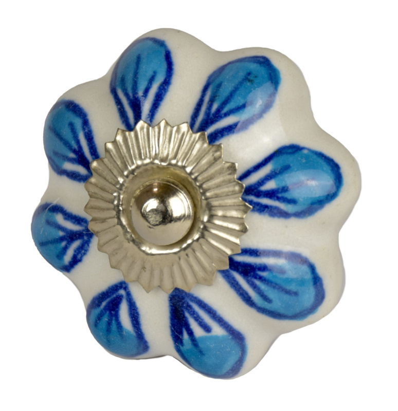 Sanu Babu Malovaná porcelánová úchytka na šuplík, bílá, modré okvětní listy, průměr 4,5 cm