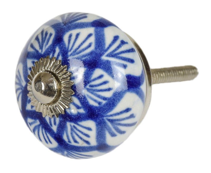 Sanu Babu Malovaná porcelánová úchytka na šuplík, bílá s modrou mandalou, průměr 3,7cm