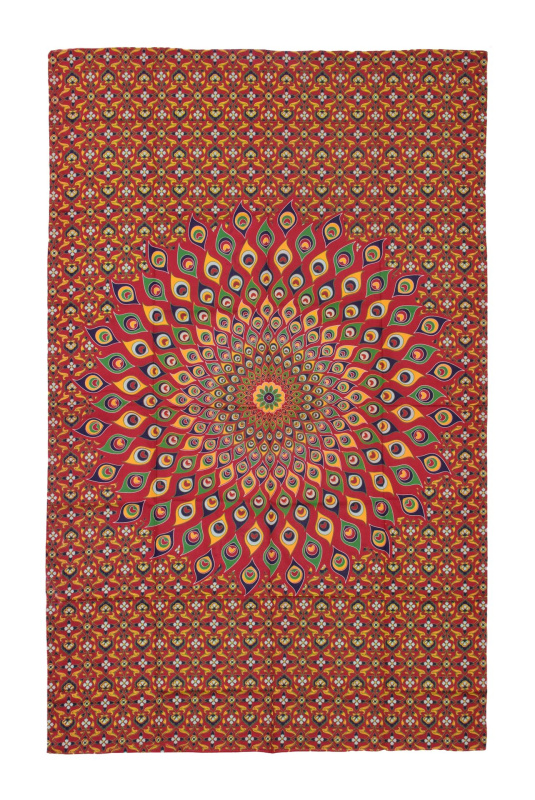 Sanu Babu Přehoz na postel červeno-žlutý s Mandalou z pavích per 200x130cm