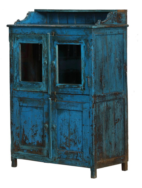 Sanu Babu Prosklená skříňka z teakového dřeva, tyrkysová patina, 92x49x133cm