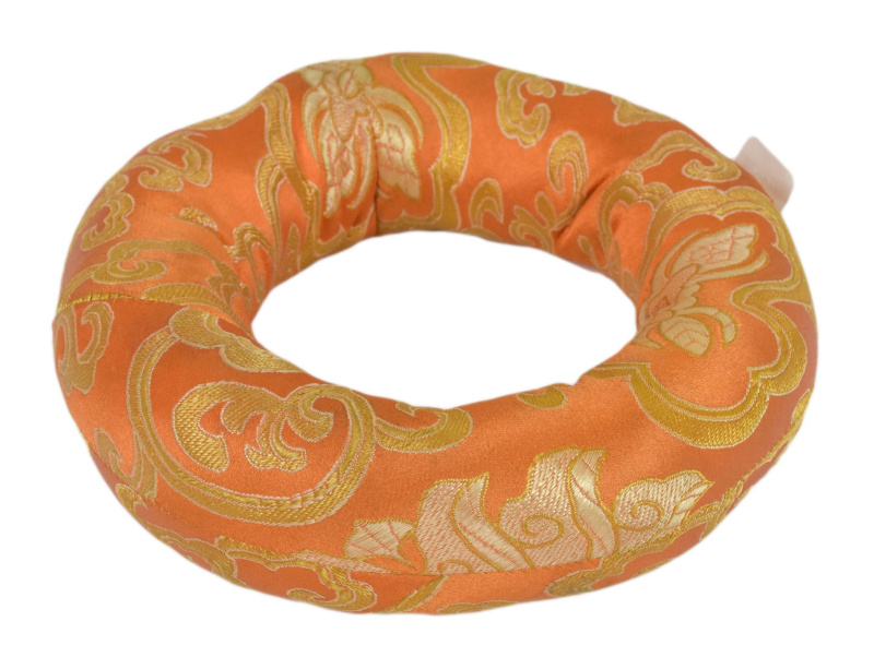 Sanu Babu Podložka pod tibetskou mísu z oranžového brokátu, prům. 14cm