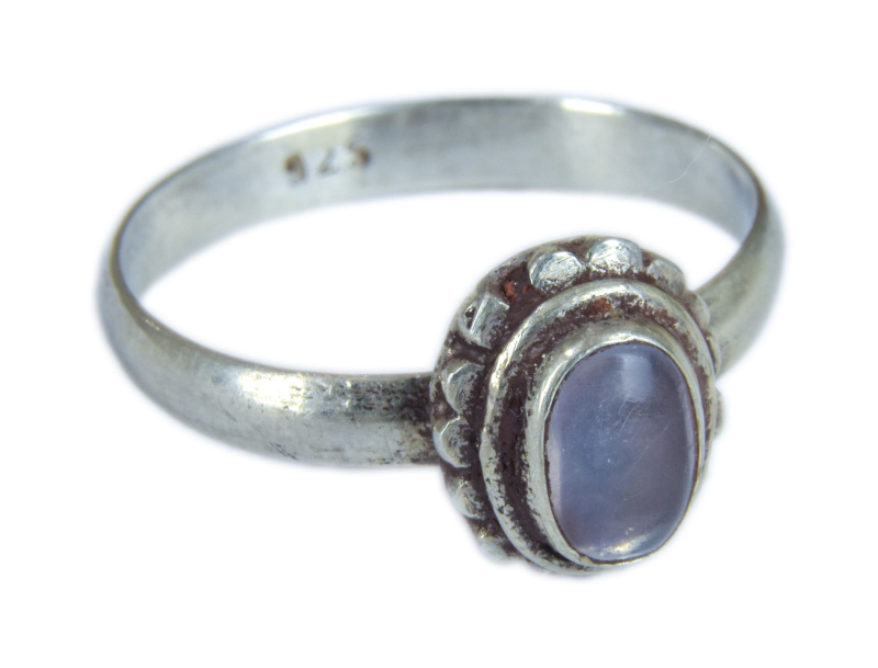 Sanu Babu Stříbrný prsten vykládaný měsíčním kamenem, AG 925/1000, 3g, Nepál (AD) 59 , Bílá