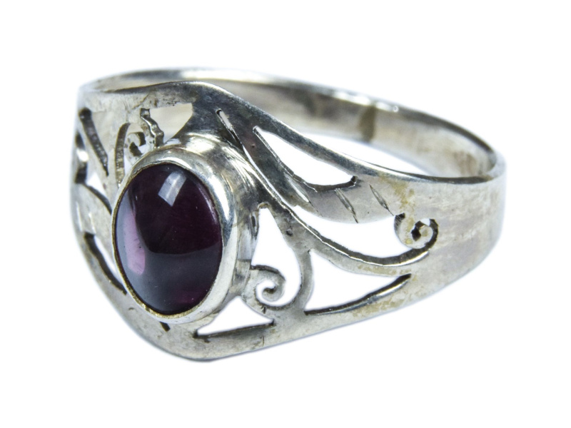 Sanu Babu Stříbrný prsten vykládaný almandinem, AG 925/1000, 3g, Nepál (BJ) 54 , Vínová