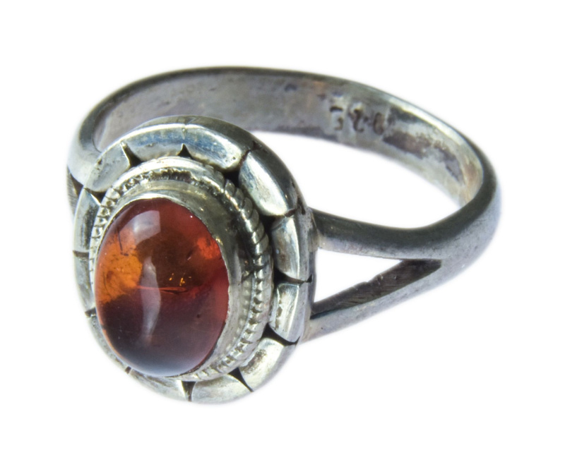 Sanu Babu Stříbrný prsten vykládaný jantarem, AG 925/1000, 3g, Nepál (AC) 52 , Stříbrná