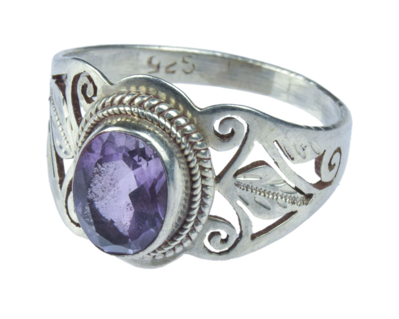 Sanu Babu Stříbrný prsten vykládaný broušeným ametystem, AG 925/1000, 3g, Nepál (BF) 54
