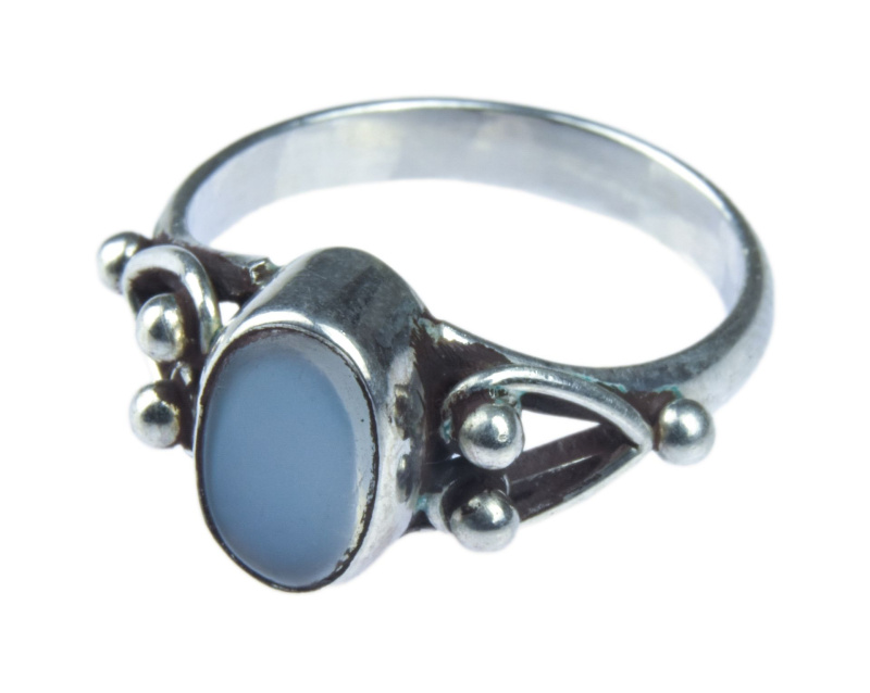 Sanu Babu Stříbrný prsten vykládaný měsíčním kamenem, AG 925/1000, 3g, Nepál (AF) 60 , Stříbrná