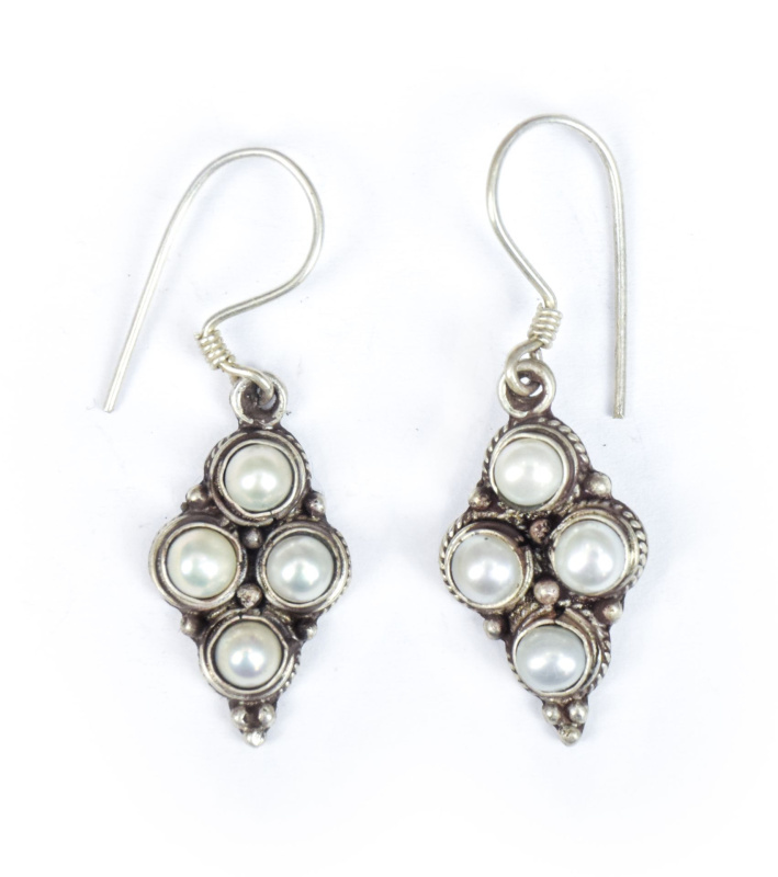 Sanu Babu Stříbrné visací náušnice vykládané perlou 33mm, AG 925/1000 Stříbrná