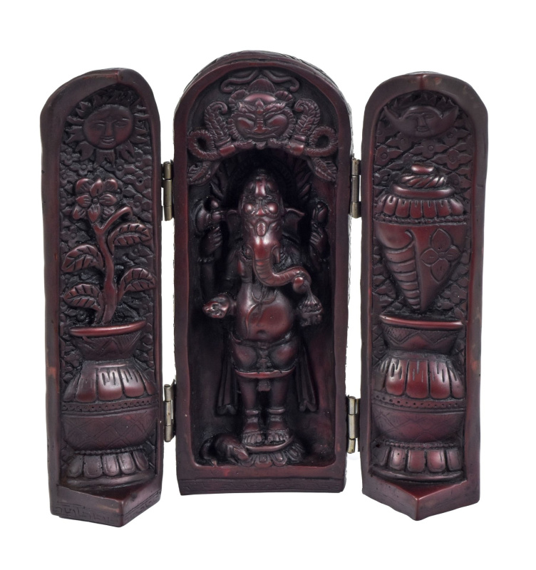 Sanu Babu Ganesh, cestovní oltář, pryskyřice, červená patina, 21 cm