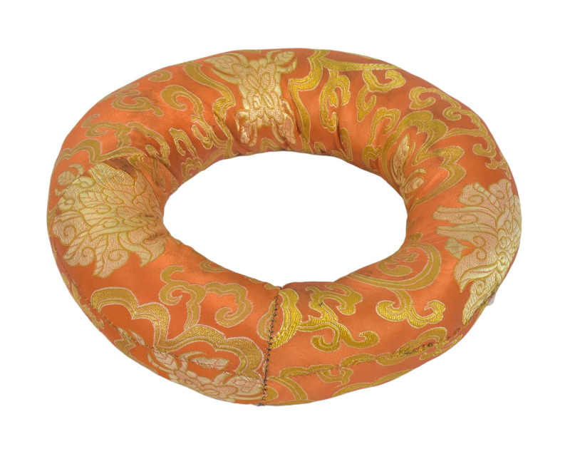 Sanu Babu Podložka pod tibetskou mísu z oranžového brokátu, prům. 22cm