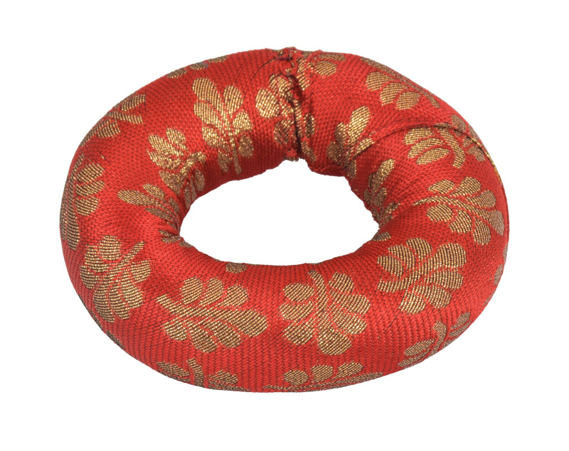 Sanu Babu Podložka pod tibetskou mísu z červeno-zlatého brokátu, prům.11cm