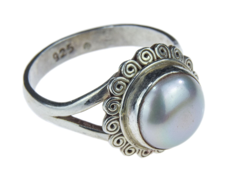 Sanu Babu Stříbrný prsten vykládaný perlou, AG 925/1000, 5g, Nepál (3M) 53 , Stříbrná