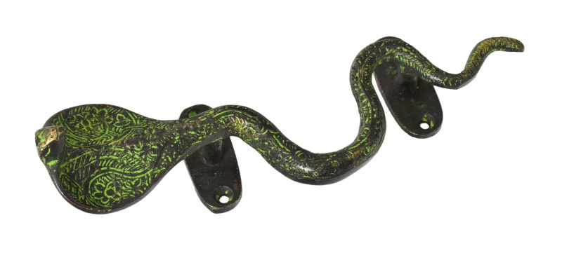 Sanu Babu Dveřní táhlo, kobra, mosaz, zelená patina, cca 22cm