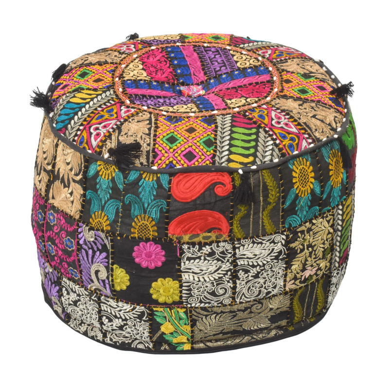 Sanu Babu Taburet z Rajasthanu s bohatou Ari výšivkou, průměr 53cm výška 40cm patchwork (CC)