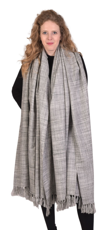 Sanu Babu Velký zimní šedý šál s černou nitkou a třásněmi, 232x120cm