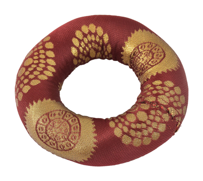 Sanu Babu Podložka pod tibetskou mísu z vínovo-zlatého brokátu, prům.12cm
