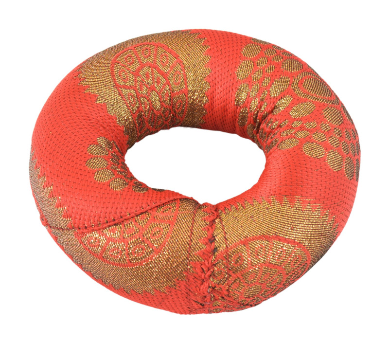 Sanu Babu Podložka pod tibetskou mísu z červeno-zlatého brokátu, prům.10cm