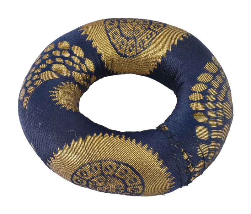 Sanu Babu Podložka pod tibetskou mísu z modro-zlatého brokátu, prům.10cm