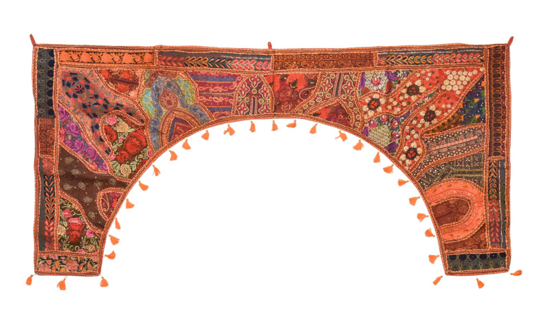 Sanu Babu Závěs nad dveře, patchwork, Rajastan, ruční výšivka, sklíčka, 192x98cm (5E)