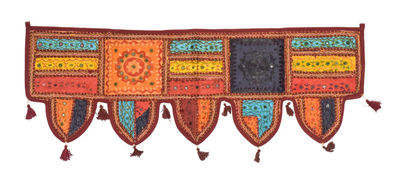 Sanu Babu Vínový závěs nad dveře s výšivkou a třásněmi, 105x37cm