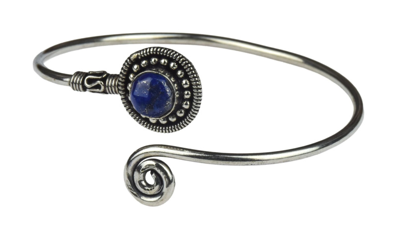 Sanu Babu Náramek s polodrahokamem lapis lazuli, otevřený obvod 17cm, postříbřený (10µm) (01)