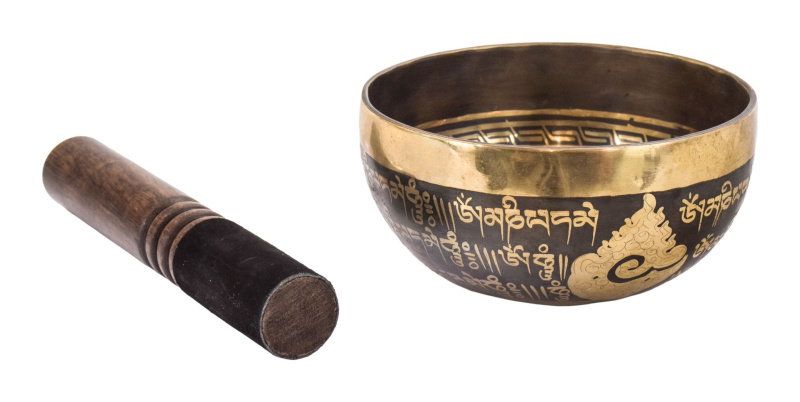Sanu Babu Tibetská mísa, "Gulpa", gravírovaná s designem, průměr 14cm