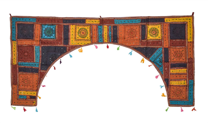 Sanu Babu Závěs nad dveře oblouk, patchwork, Rajastan, ruční výšivka, sklíčka, 190x98cm (5G)