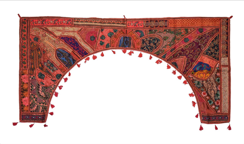 Sanu Babu Závěs nad dveře oblouk, patchwork, Rajastan, ruční výšivka, 190x96cm (6A)