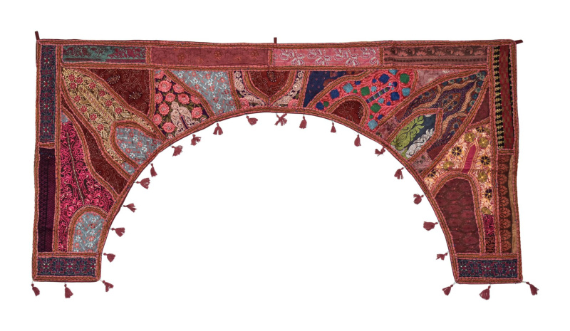 Sanu Babu Závěs nad dveře oblouk, patchwork, Rajastan, ruční výšivka, 190x96cm (6F)