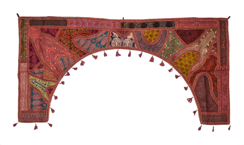 Sanu Babu Závěs nad dveře oblouk, patchwork, Rajastan, ruční výšivka, 190x96cm (6J)