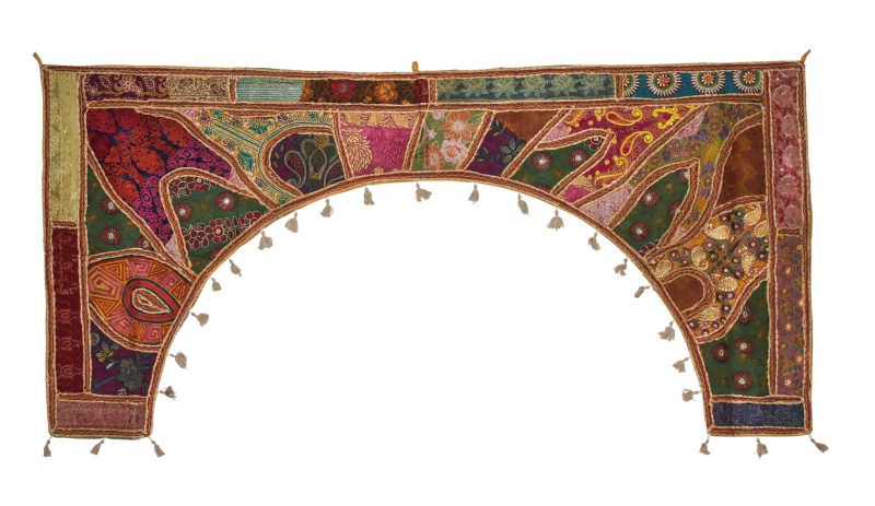 Sanu Babu Závěs nad dveře oblouk, patchwork, Rajastan, ruční výšivka, 190x96cm (6N)